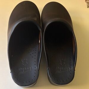 Womens Brown Leather Clogs